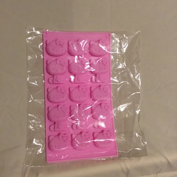 NEW Hello Kitty ice cube tray - Picture 2 of 4